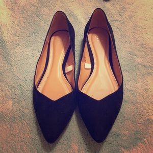 Black pointy-toe flats